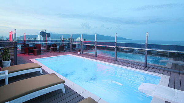 top-khach-san-da-nang-co-view-bien-lang-man