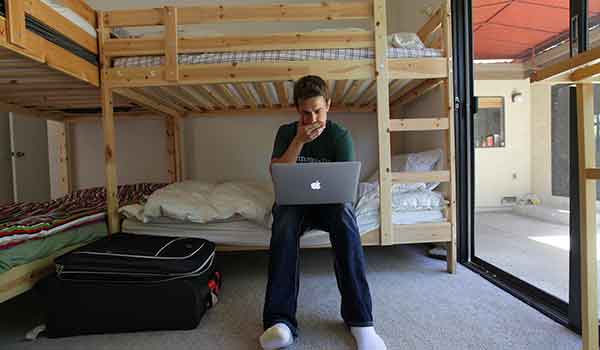 nen-o-nhung-nha-nghi-du-hay-o-khach-san-thong-qua-hotel-booking-engine