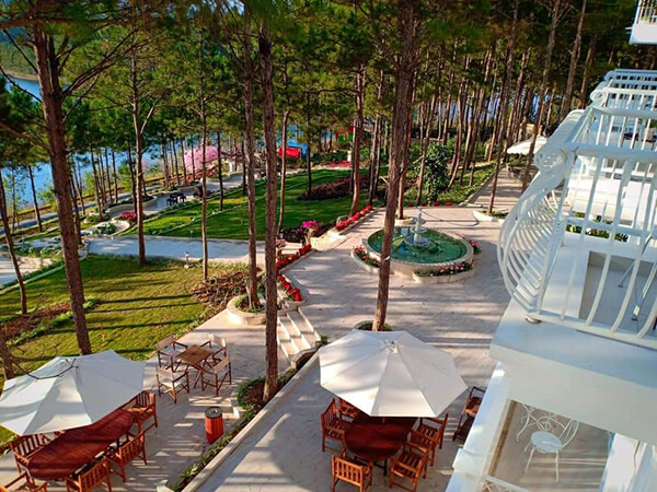 top-3-resort-da-lat-co-view-ho-tuyet-dep