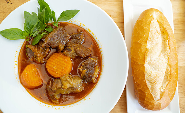 top-3-resort-da-lat-co-view-ho-tuyet-dep